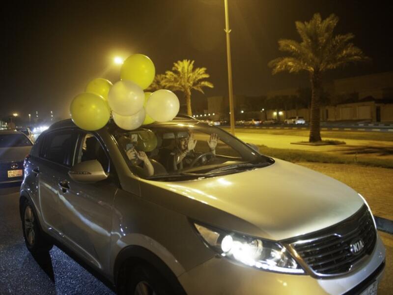 A Saudi woman and her friends celebrate her first time driving on a main street of Khobar City on her way to Kingdom of Bahrain on June 24, 2018.
HUSSAIN RADWAN / AFP