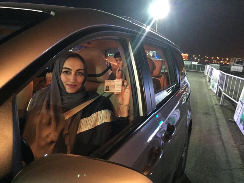 With the kids in the back - great to see women driving in Saudi. But not to forget that several of those who campaigned for this remain in prison. (Twitter)