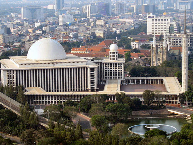 Jakarta's Istiqlal mosque, the largest mosque in Southeast Asia. (Wikipedia)