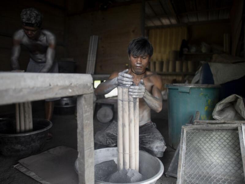 Workers covered with gunpowder material make fireworks for New Year celebrations in Bocaue, Bulacan, north of Manila on December 26, 2018. 
Noel CELIS / AFP