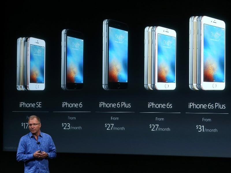 Apple Vice President of Product Marketing Gregory Joswiak introduces the new iPhone SE at Apple headquarters in Cupertino, California on March 21, 2016. (AFP/Josh Edelson)