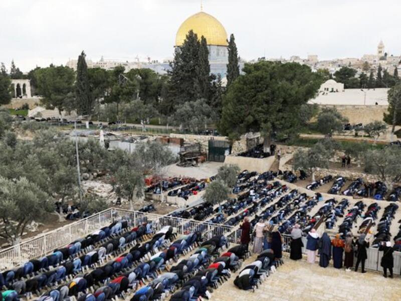 Muslim worshippers broke an Israeli ban and offered Friday prayers in the Bab Al-Rahmeh prayer hall (Twitter)