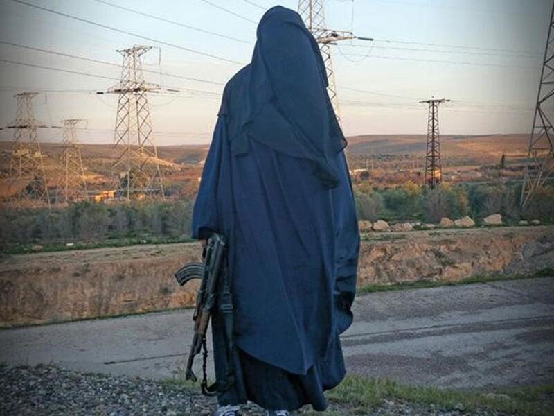 Tooba Gondal: Female British Isis recruiter (Twitter)