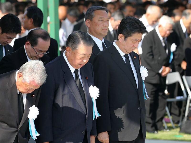 Japanese PM Shinzo Abe offers a moment of silence in Hiroshima Peace Memorial Park as Japan marks the 73rd anniversary of Hiroshima atomic bombing. (Twitter)