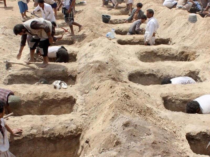 Child sized graves for the 29 victims of an airstrike on their school bus in Yemen (Twitter)