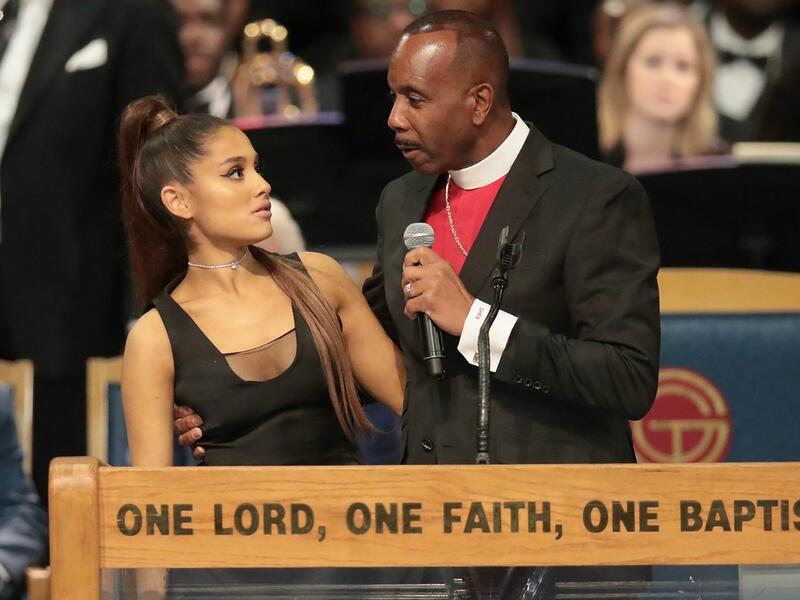 Bishop and Ariana Grande in compromising position (Twitter)
