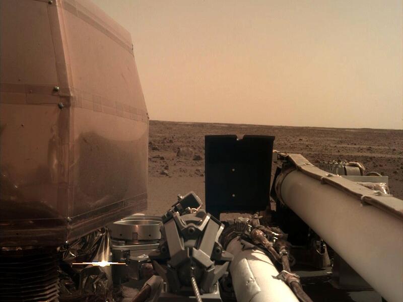 First photo taken by spacecraft InSight. (Twitter/@NASA)