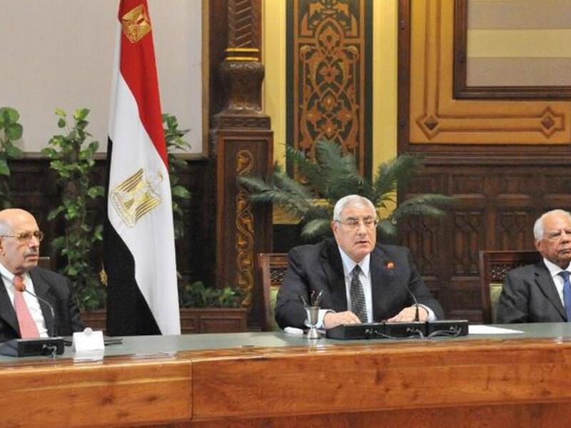EGYPT, Cairo : A handout picture released by the Egyptian Presidency shows Egypt's vice president Mohamed El Baradei, interim president Adly Mansour and prime minister Hazem El-Bablawi attending the first meeting of the 20 newly appointed Egyptian Governors on August 13, 2013 in Cairo. AFP PHOTO / HO /EGYPTIAN PRESIDENCY 