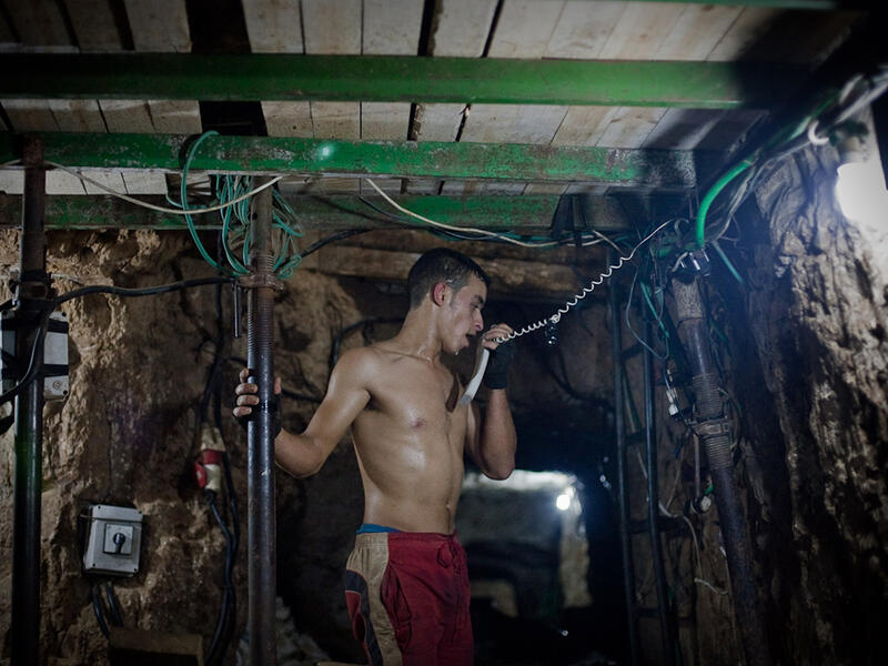 hamas tunnel gaza phone