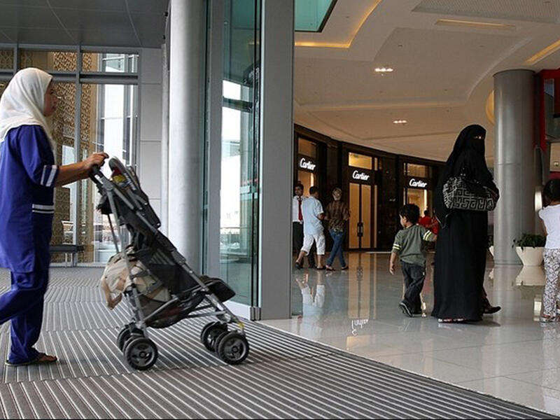 nanny maid child airport scene Arabs