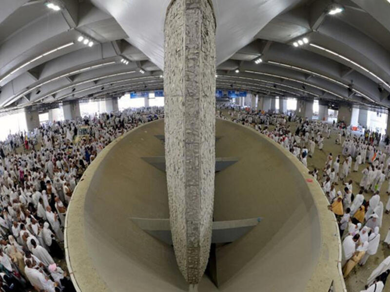 stoning of satan pillar mecca hajj 