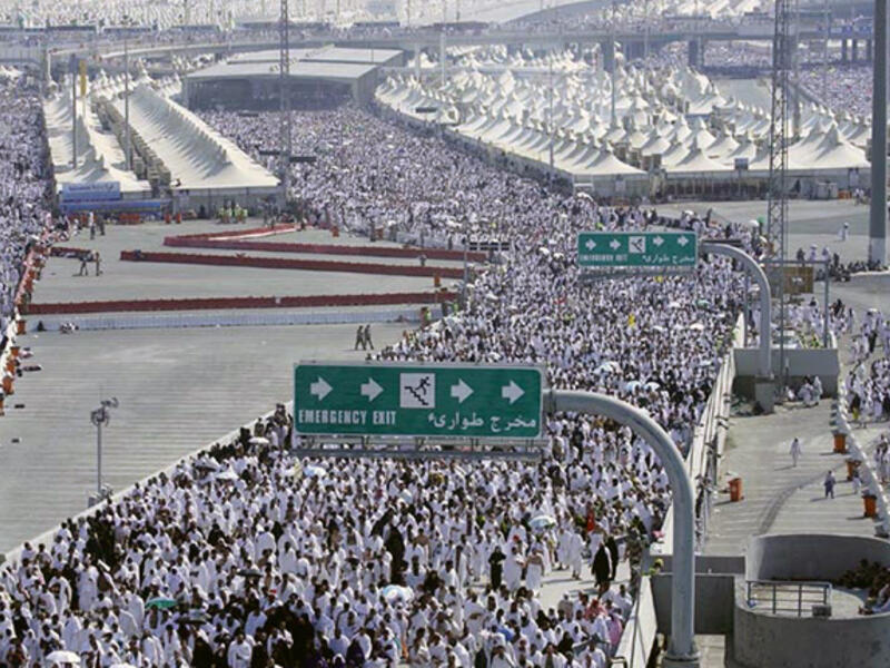 mecca hajj crowd of pilgrims