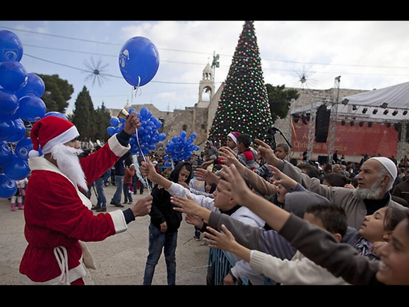 Palestinian Christians, Arab Israeli Christians, and Christian pilgrims from from all over the world visit Bethlehem in December to take part in the celebrations. Every year, about 100,000 visitors come to Bethlehem for the holiday.