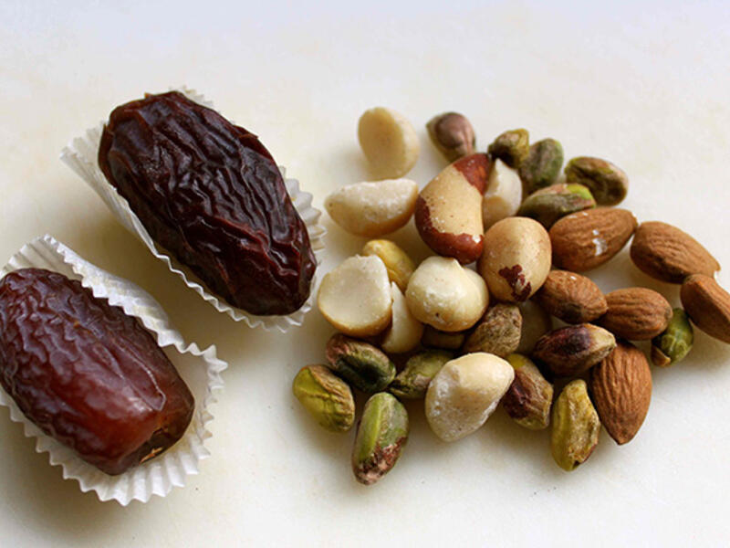 dates and nuts healthy food ramadan 