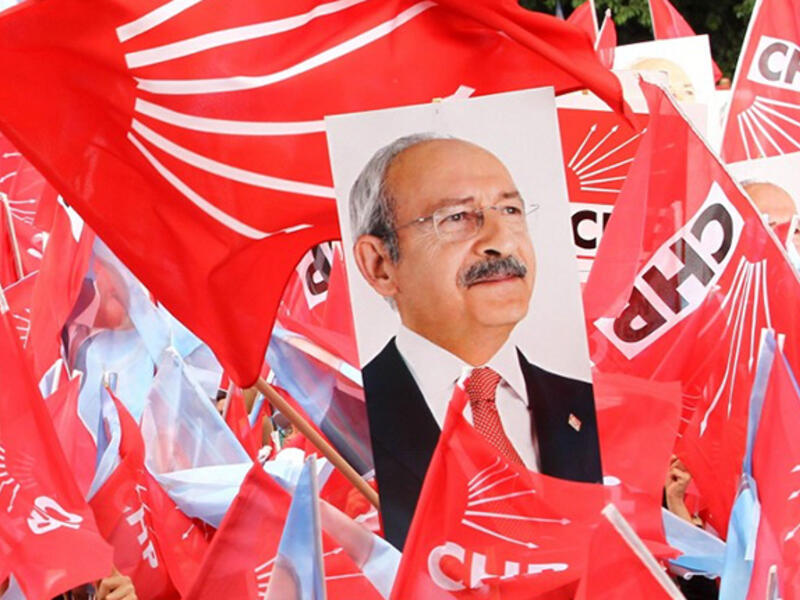 The main contender running against the AKP is the oldest political group in the country, the Republican People’s Party (CHP). Founded by Turkish legend Mustafa Kemal Ataturk, it is based on the strongly secular Kemalist movement, and speaks to the older generation of Raki drinkers and card players of the mid-20th Century.