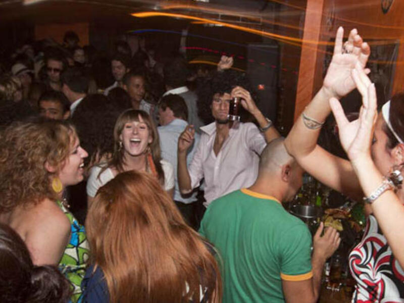 Peeps partyin' in Cairo!