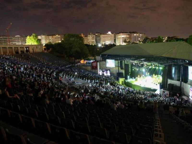 Nancy Ajram in Turkey: concert empties out or half empty?