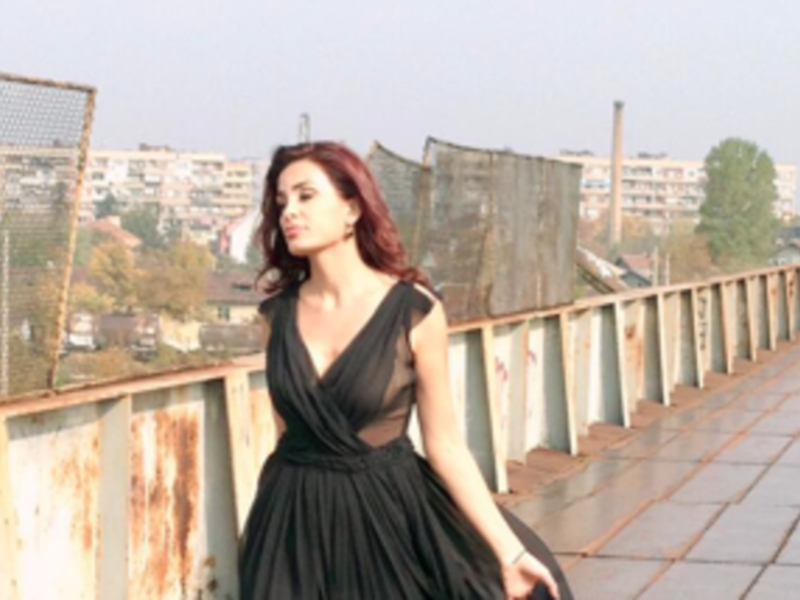 Dominique Hourani in her new music video: "Batal Fiya" (I Cannot Take It Anymore) (Image: Twitter)