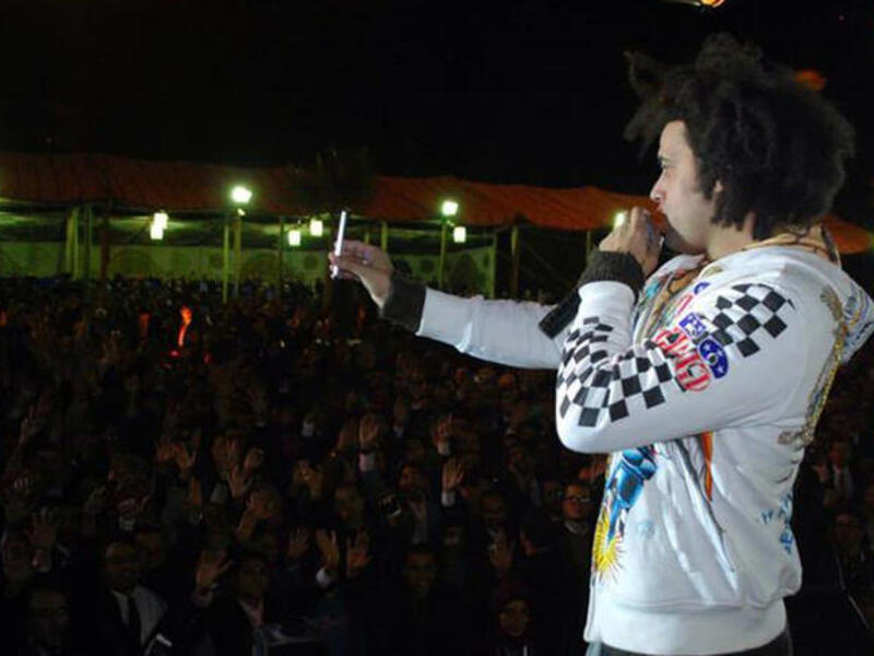Abd Elfattah Grini greets his audience in Alexandria (Image: Facebook)