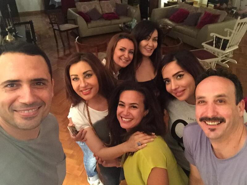 أقامت الممثلة التونسية هند صبري حفل افطار بمنزلها في القاهرة بحضور عدد من نجوم تونس المقيمين هناك منهم الفنانة لطيفة والممثل ظافر العابدين وعلقت الفنان لطيفة التونسية على هذه الدعوة وقالت:” حبيبتي ان شاء الله دايما عامر.. أحلى لمة واحلى فطور شكرا هندوده”.