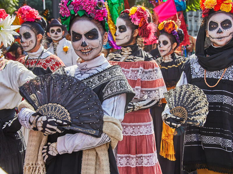 DIA DE LOS MUERTOS (MEXICO)
Mexicans bring bright colors, jovial attitudes and rich traditions to celebrate their dearly departed by creating beautiful altars (Shutterstock)