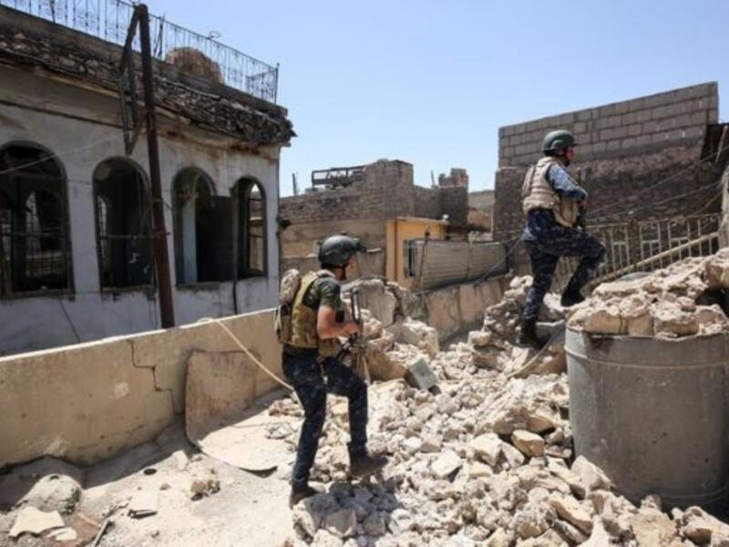 Iraqi forces on the roof of a house on the front line in the old city of western Mosul. (AFP)