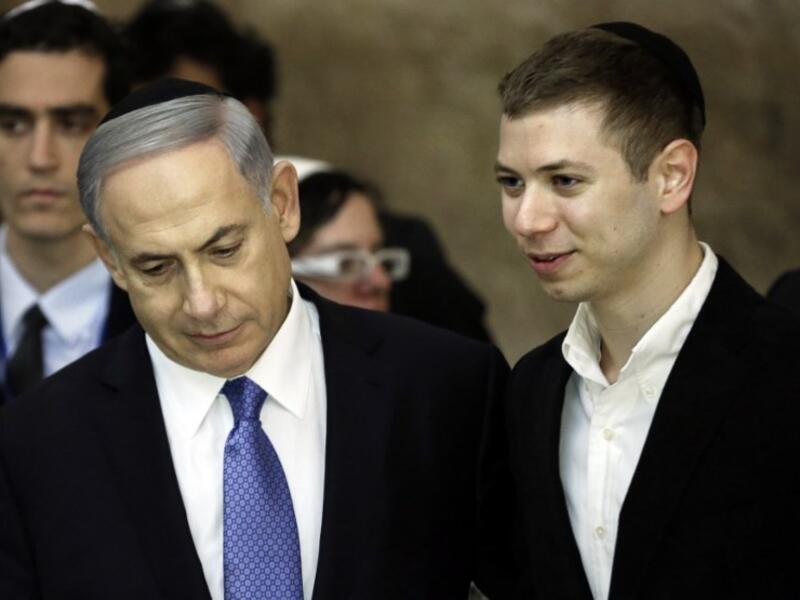 A picture taken on March 18, 2015 shows Israeli Prime Minister Benjamin Netanyahu (L) and his son Yair visiting the Wailing Wall in Jerusalem (Thomas Coex/AFP)