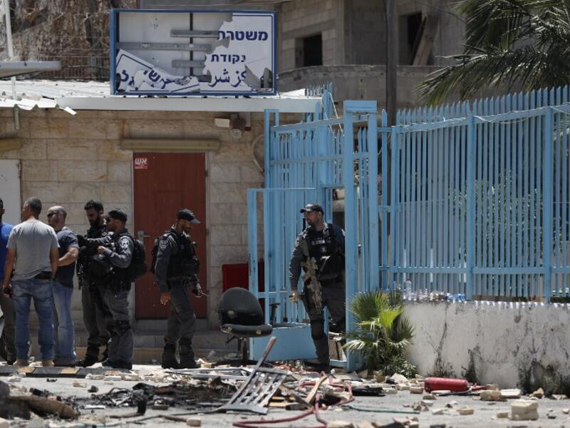 Israeli security forces are seen in the Arab city of Kfar Qassem in central Israel after a man was killed during clashes as protesters attempted to storm a police station overnight on June 6, 2017. (AHMAD GHARABLI / AFP)