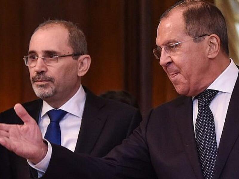 Russian Foreign Minister Sergei Lavrov (R) shows the way to his Jordanian counterpart Ayman Safadi during a meeting in Moscow. (AFP)