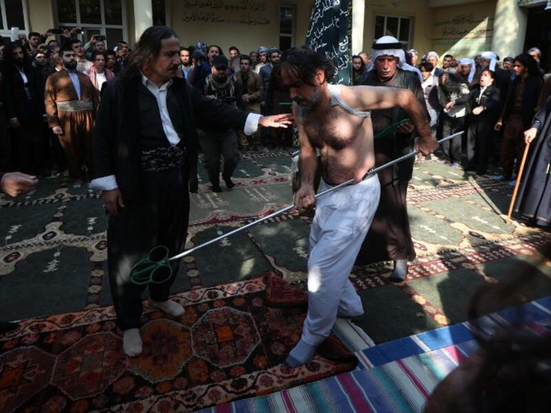Iraqi Sufi Muslim Kurds take part in a ritual ceremony to commemorate the birth of the Prophet Mohammed  on November 19, 2018.
SAFIN HAMED / AFP