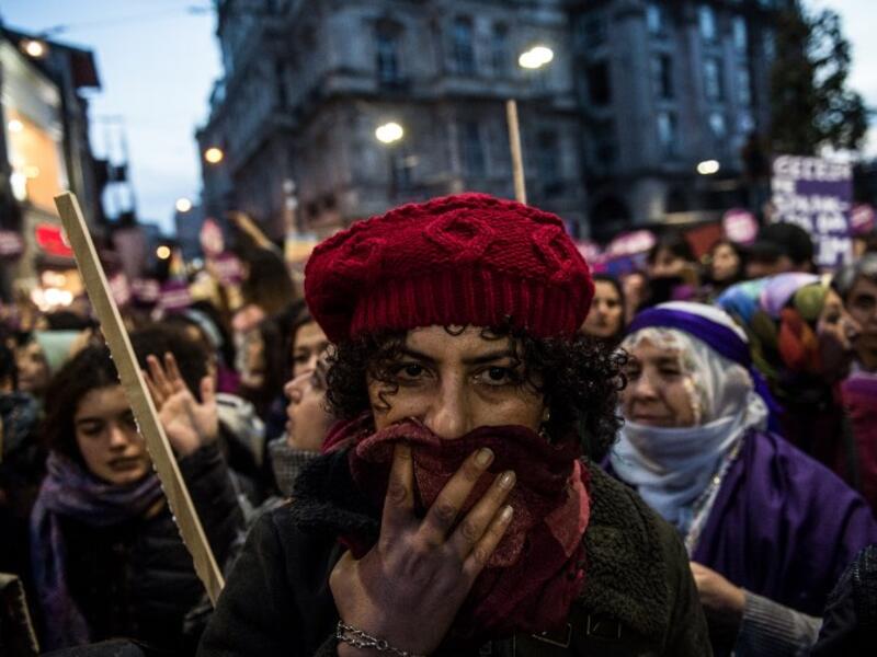 Women's rights activists react during clashes with Turkish riot police as they try to march to Taksim Square to protest against gender violence in Istanbul, on November 25, 2018, on the International Day for the Elimination of Violence against Women. 
BULENT KILIC / AFP