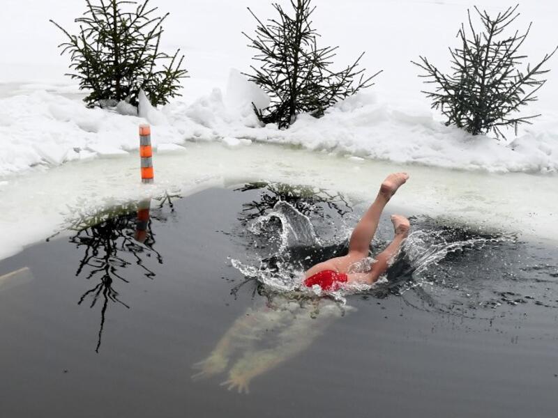 An ice swimmer dives into the icy waters of the Moscow River on February 3, 2019. 
Kirill KUDRYAVTSEV / AFP
