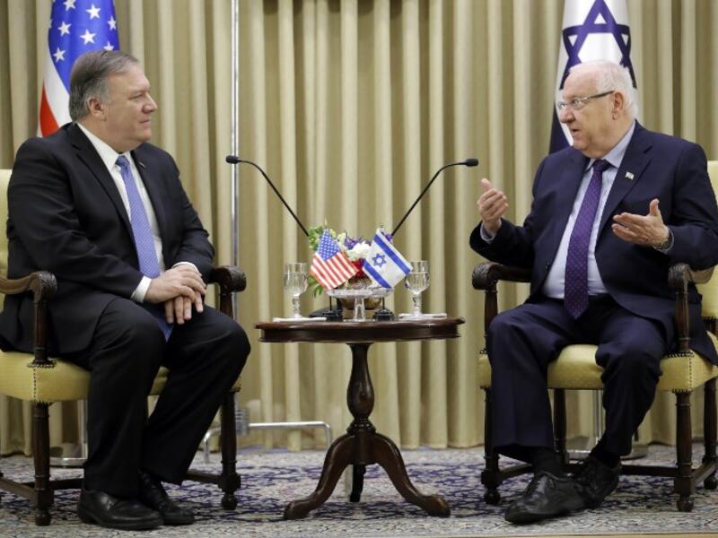 US Secretary of State Mike Pompeo (L) and Israeli President Reuven Rivlin meet in Jerusalem on March 21, 2019. 
JIM YOUNG / POOL / AFP