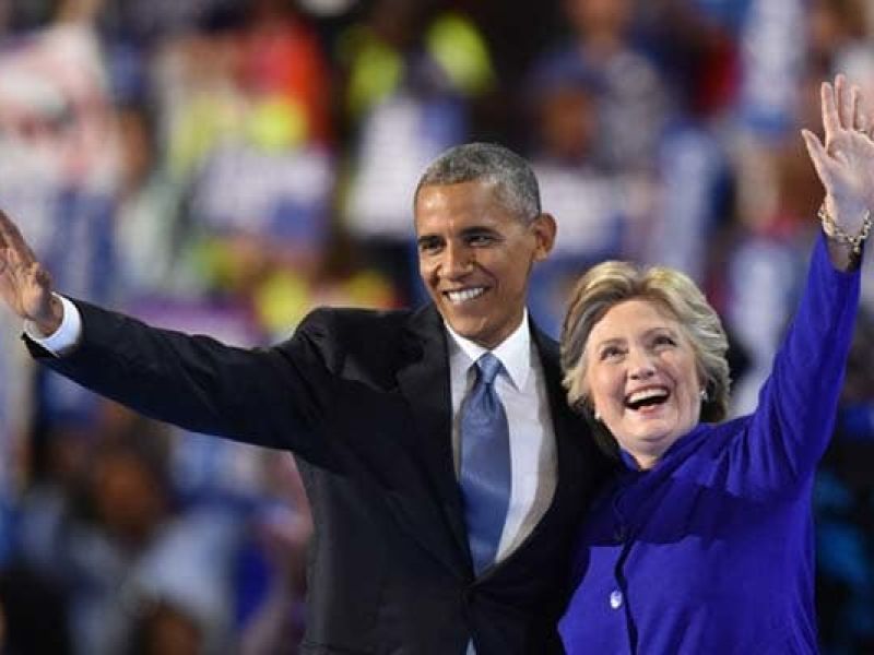 Barack Obama urges the United States to vote for Hillary Clinton for the White House. (AFP Photo)