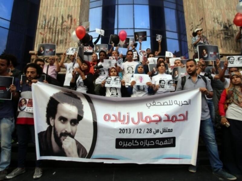 Egyptian journalists and photographers protest in front of their syndicate in Cairo on 30 September 2014 demanding the release of their detained colleagues. (AFP/File)
