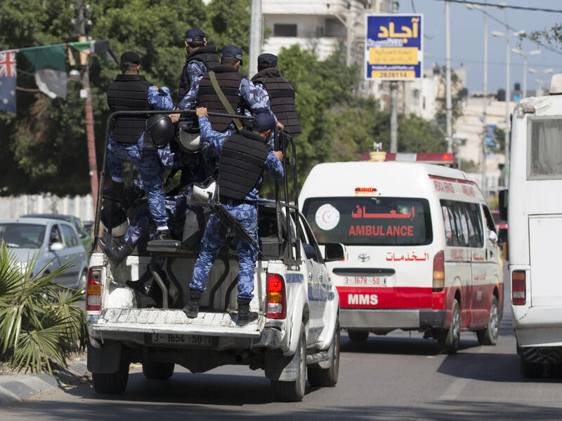 Hamas police escort an ambulance that was reported to be carrying the bodies of three men executed for "collaboration" with Israel, Gaza City, 6 April 2017. (AFP/Mohammed Abed)