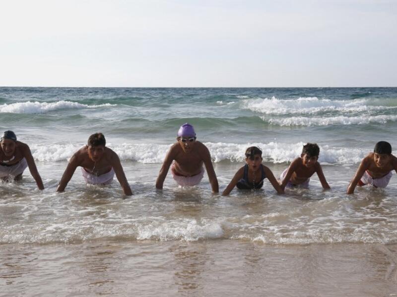 Palestinian children, members of a swimming club, participate in a training session in Beit Lahia in the northern Gaza Strip, on October 4, 2018. (SAID KHATIB / AFP)