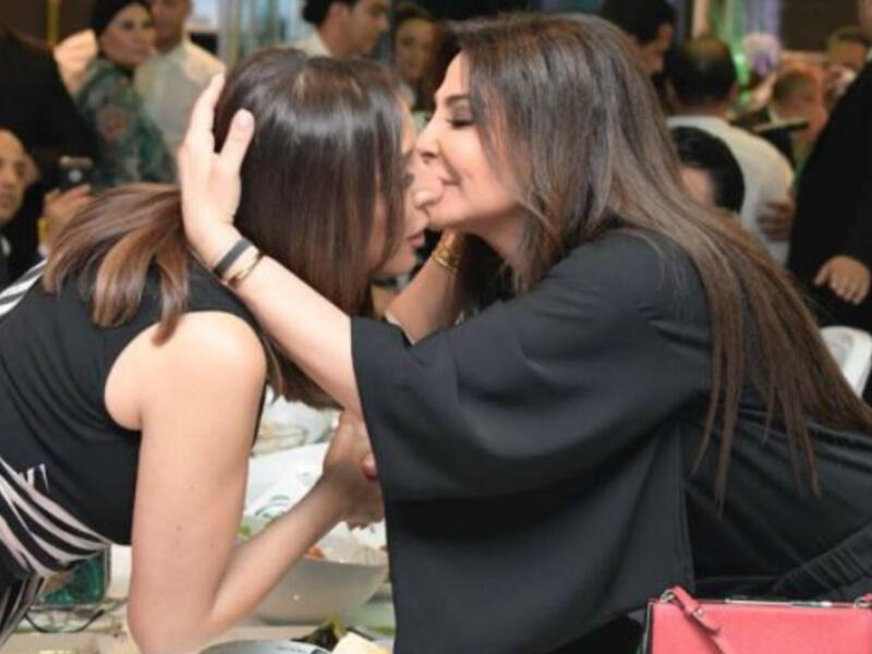 Elissa greeted Egyptian star Angham who sat on the other side of the table
