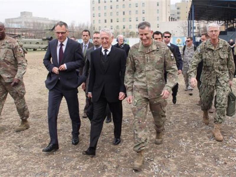 Pentagon chief Jim Mattis (C) walks with US General John Nicholson to his right at the Resolute Support Mission headquarters on an unannounced visit to Kabul on March 13, 2018. (AFP/ File Photo)