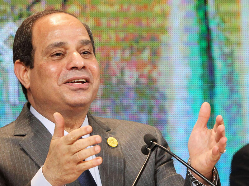 والله العظيم أنا لو ينفع اتباع... اتباع... علشان مصر" عبارة قالها السيسي من خلال إطلاق «رؤية مصر 2030»، عرض الرئيس المصري نفسه من خلالها للبيع من أجل مصر ورد السيسي على من ينتقد الحكومة قائلاً: "اللي بيتكلم نفسي أمسّكه الوزارة وأشوفه هيعمل إيه"