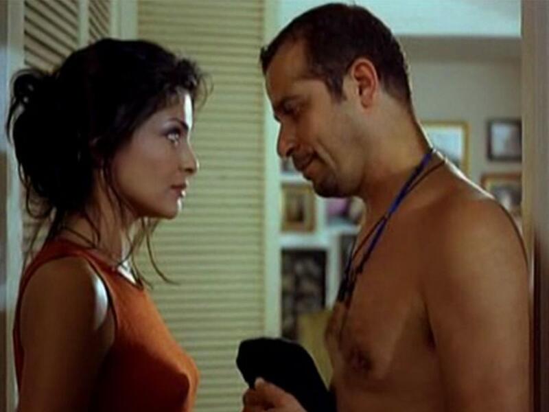 	فيلم "سهر الليالي"، احتوى على العديد من القبلات بين شريف منير وعلا غانم، وتعرض الفيلم وقتها لانتقادات لاذعة، ليس بسبب القبلات الساخنة فحسب، بل لما جاء في السيناريو الذي كتبة تامر حبيب، بما فيه من عبارات جريئة وخادشة، حسب وصف الصحافة.