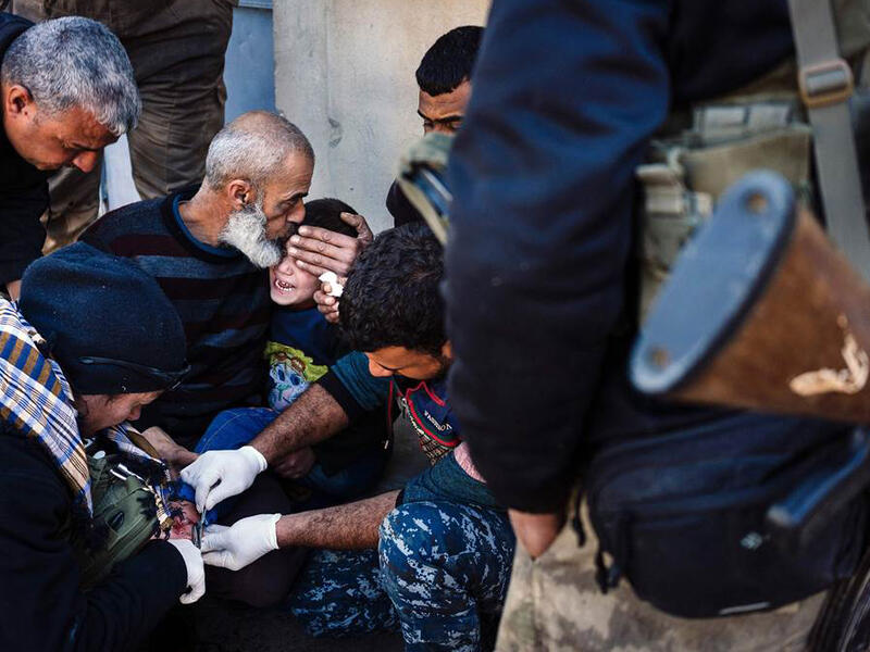 Severe human rights violations have not only been committed by Daesh. The Iraqi government and US-led coalition forces carried out attacks that left thousands of civilians dead and hundreds wounded. The use of weapons with “crude targeting abilities” and the lack of necessary precautions caused “disproportionate suffering”, says Amnesty.