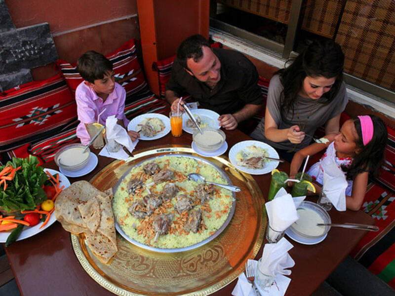mansaf smartphone mealtime