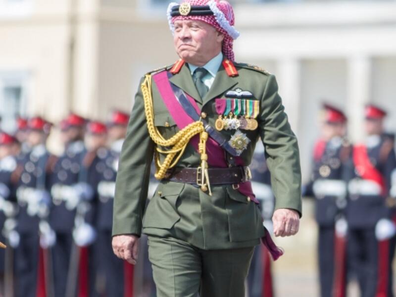 تخرج الملك عبدالله الثاني في أكاديمية ساندهيرست العسكرية الملكية في بريطانيا، ثم أكمل دراسته العليا في مدرسة "أدموند ولاش" للسلك الدبلوماسي في جامعة جورجتاون بواشنطن.