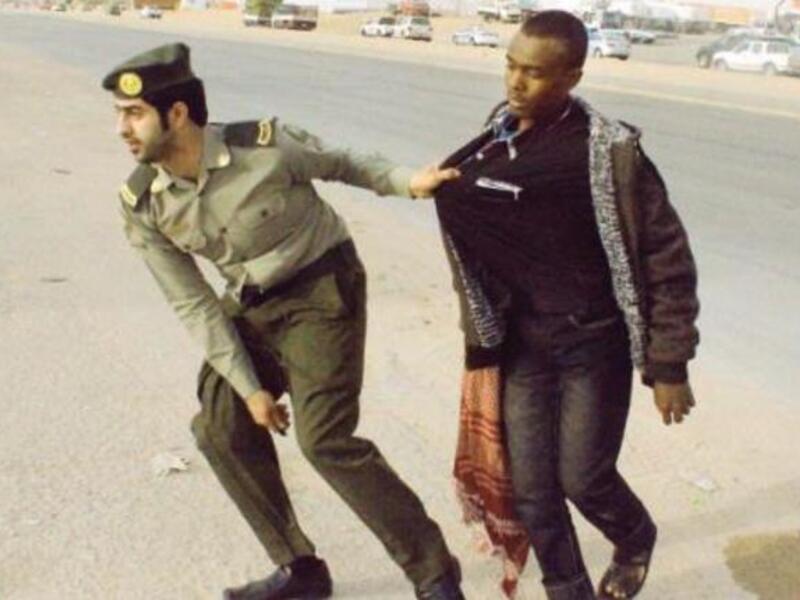 Within hours of launching its campaign against illegal workers, Saudi police have arrested thousands. [ethiovision]