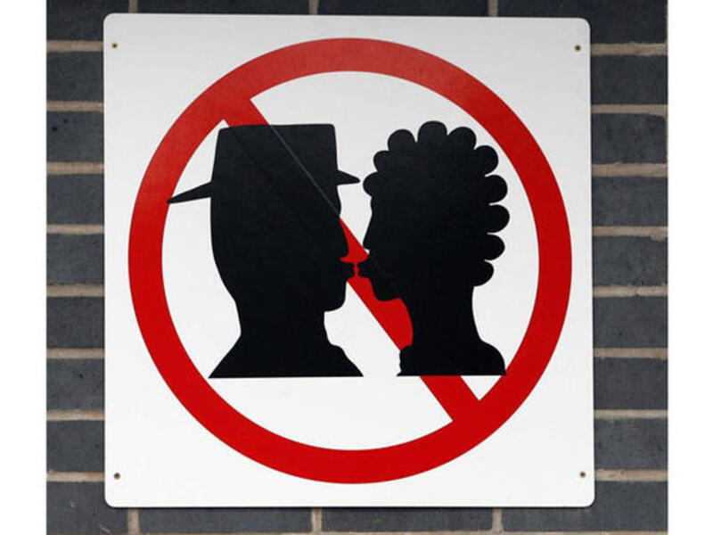 no kissing