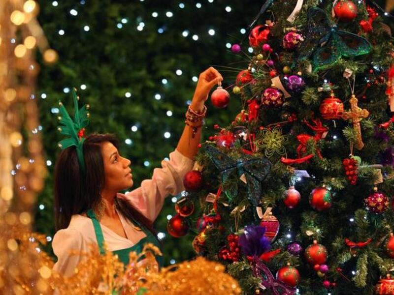 يحل عيد الميلاد عند الأقباط في السابع من يناير تبعا لتقويم الكنيسة الشرقية إلا أنه يتم التجهيز للاحتفال به قبل هذا التاريخ. تبدو الاحتفالات لهذا العام هزيلة مقارنة بالسنوات الماضية بسبب حالة عدم الاستقرار السياسي التي شهدتها مصر في الأشهر الأخيرة.
