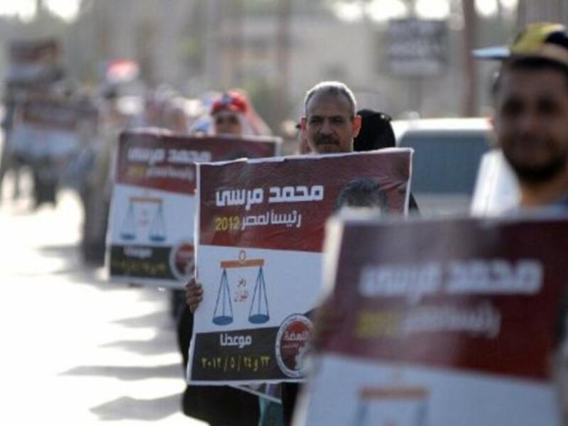 Human chain links in for Egypt's elections Poster Frenzy