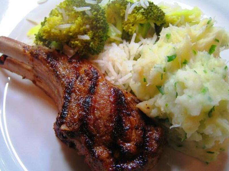 Grilled lamb chops with rice.