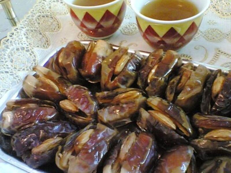 Stuffed dates 